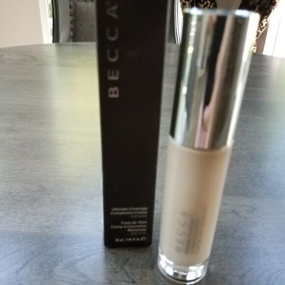 BECCA Ultimate Coverage 24 Hour Foundation NIB - Picture 2 of 2